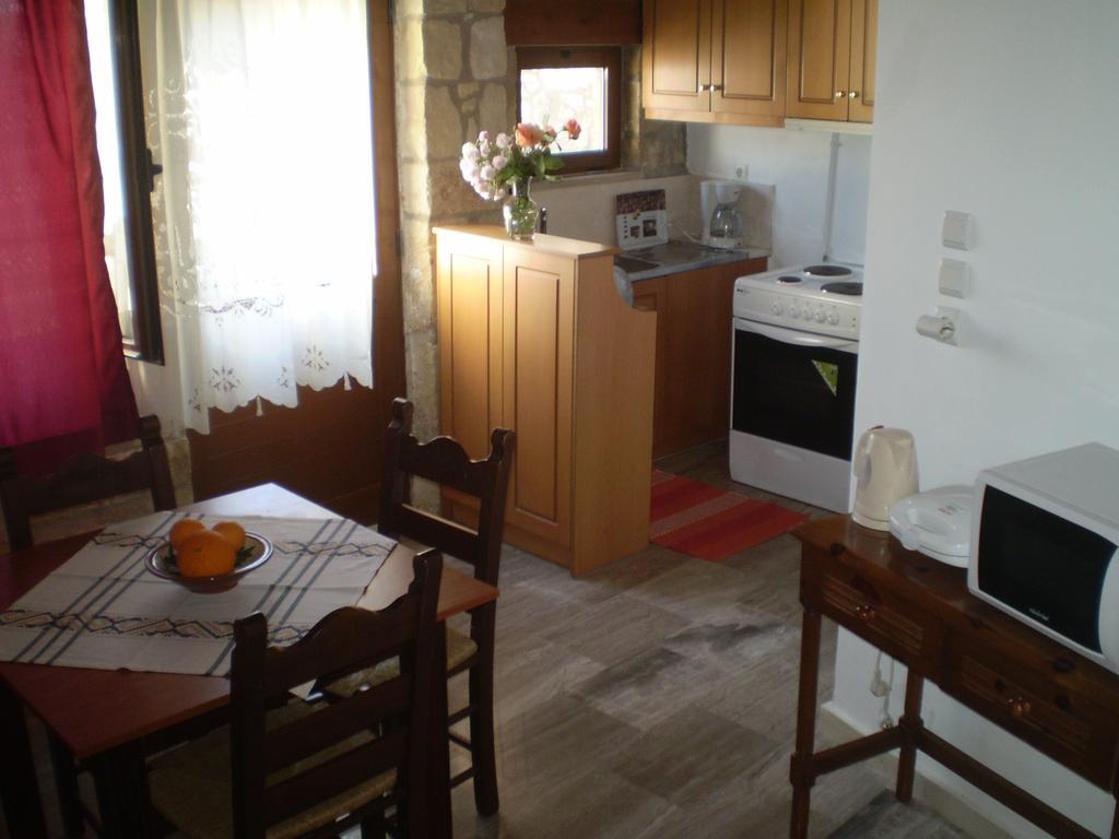 Villa Eleva Aryiroúpolis Habitación foto